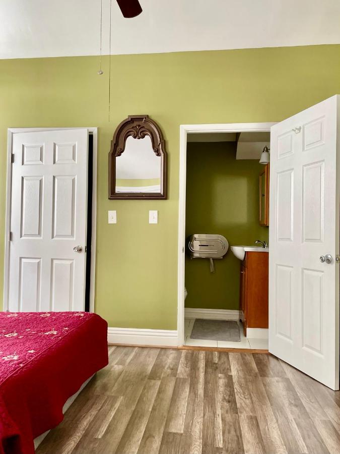 Séjour chez l'habitant Private Large La Bedroom W Private Full Bathroom Or Half-bathroom - Tv - Ac - Wifi - Private Fridge Near Usc - Exposition Park - Usc Memorial Coliseum - Banc Of California Bmo Stadium - Downtown Angeles Dtla - Of Southern California Us