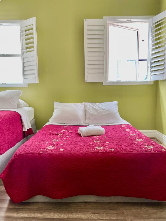 Private Large La Bedroom W Private Full Bathroom Or Half-bathroom - Tv - Ac - Wifi - Private Fridge Near Usc - Exposition Park - Usc Memorial Coliseum - Banc Of California Bmo Stadium - Downtown Angeles Dtla - Of Southern California Us Séjour chez l'habitant Los Angeles