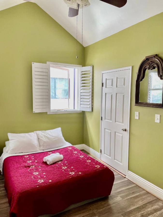 Séjour chez l'habitant Private Large La Bedroom W Private Full Bathroom Or Half-bathroom - Tv - Ac - Wifi - Private Fridge Near Usc - Exposition Park - Usc Memorial Coliseum - Banc Of California Bmo Stadium - Downtown Angeles Dtla - Of Southern California Us