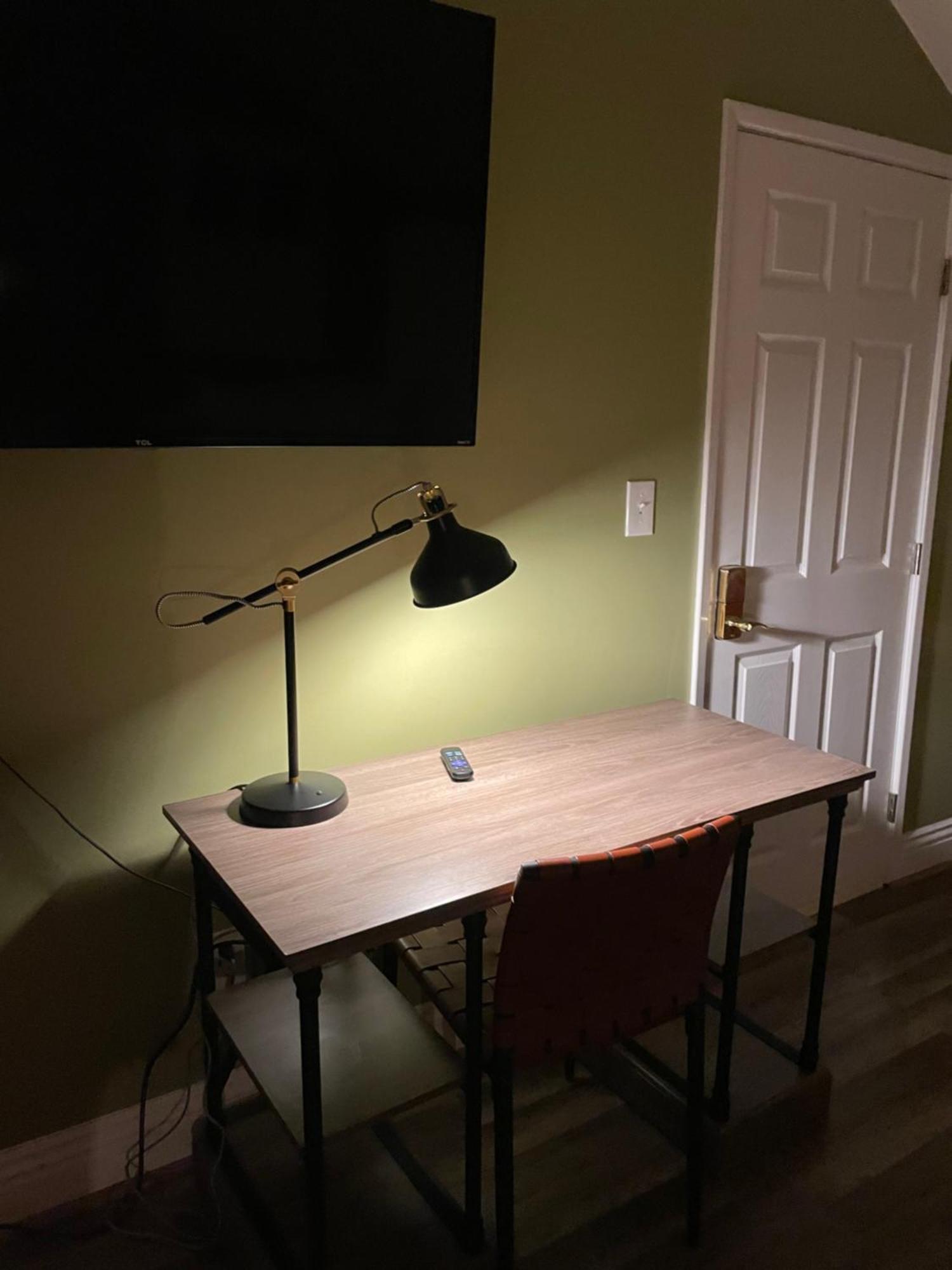 Private Large La Bedroom W Private Full Bathroom Or Half-bathroom - Tv - Ac - Wifi - Private Fridge Near Usc - Exposition Park - Usc Memorial Coliseum - Banc Of California Bmo Stadium - Downtown Angeles Dtla - Of Southern California Us Los Angeles