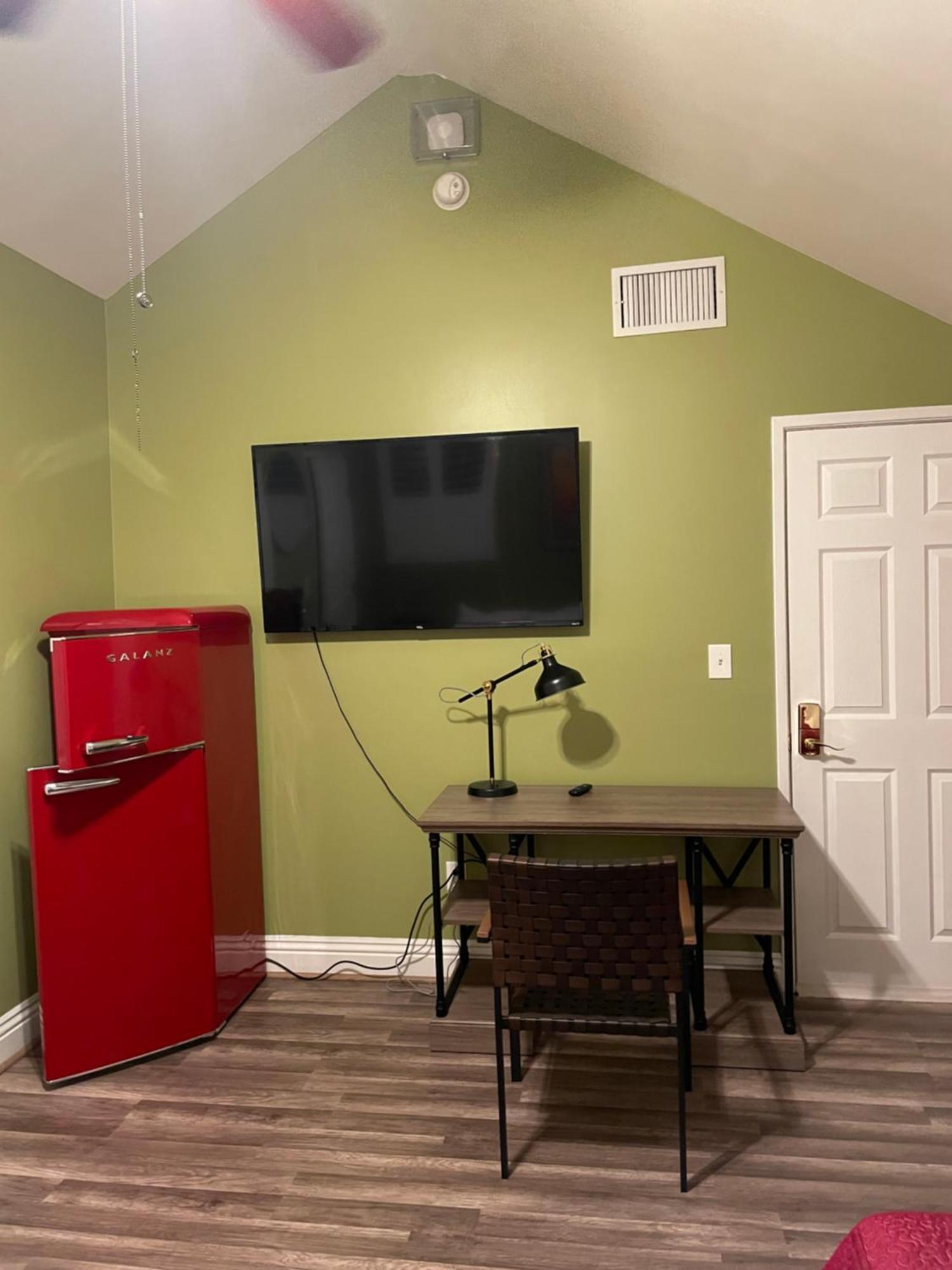 Séjour chez l'habitant Private Large La Bedroom W Private Full Bathroom Or Half-bathroom - Tv - Ac - Wifi - Private Fridge Near Usc - Exposition Park - Usc Memorial Coliseum - Banc Of California Bmo Stadium - Downtown Angeles Dtla - Of Southern California Us Los Angeles