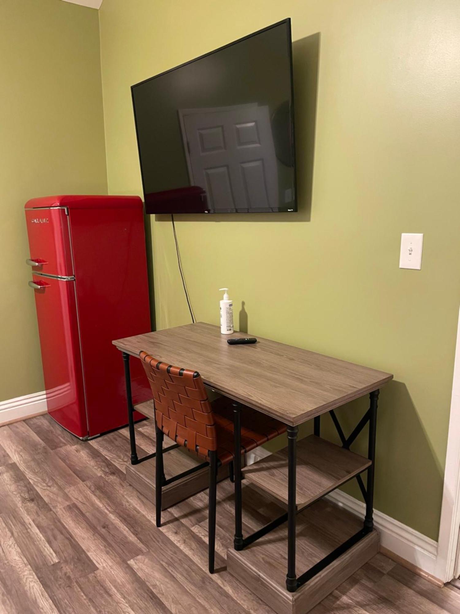 Private Large La Bedroom W Private Full Bathroom Or Half-bathroom - Tv - Ac - Wifi - Private Fridge Near Usc - Exposition Park - Usc Memorial Coliseum - Banc Of California Bmo Stadium - Downtown Angeles Dtla - Of Southern California Us