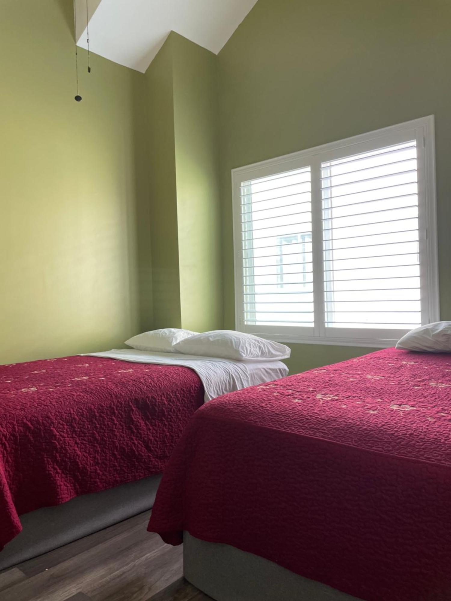 Séjour chez l'habitant Private Large La Bedroom W Private Full Bathroom Or Half-bathroom - Tv - Ac - Wifi - Private Fridge Near Usc - Exposition Park - Usc Memorial Coliseum - Banc Of California Bmo Stadium - Downtown Angeles Dtla - Of Southern California Us Los Angeles