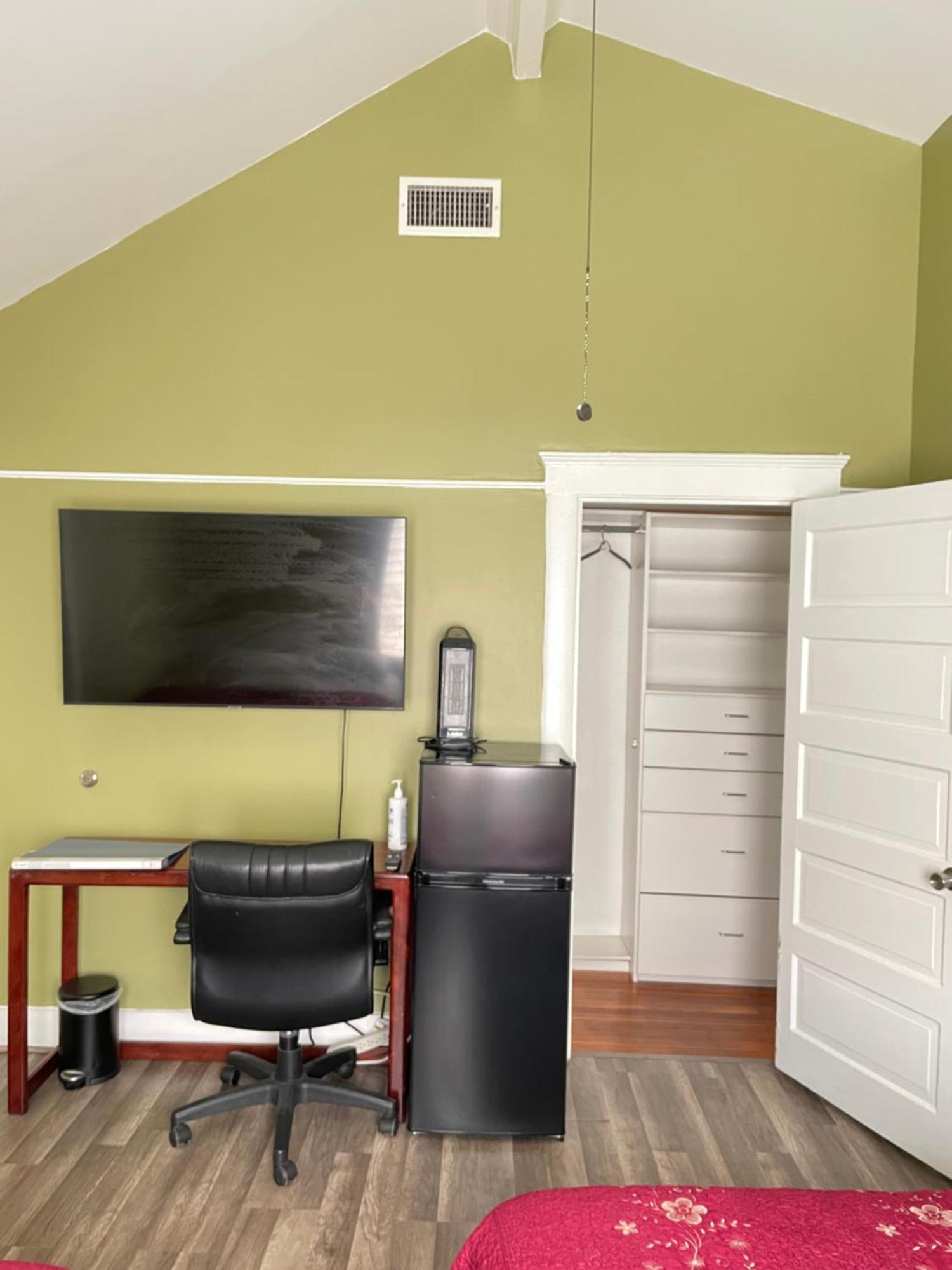 Séjour chez l'habitant Private Large La Bedroom W Private Full Bathroom Or Half-bathroom - Tv - Ac - Wifi - Private Fridge Near Usc - Exposition Park - Usc Memorial Coliseum - Banc Of California Bmo Stadium - Downtown Angeles Dtla - Of Southern California Us *