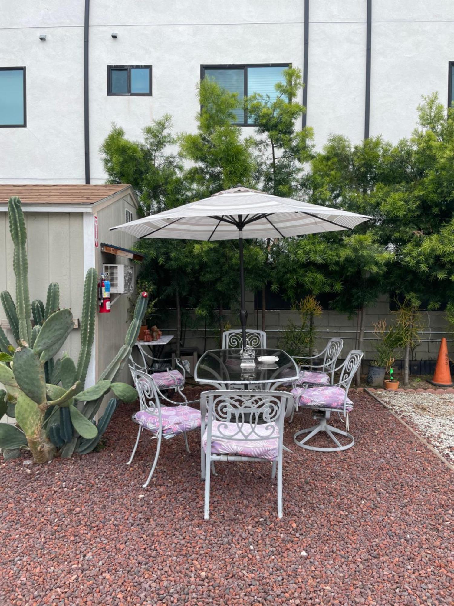Private Large La Bedroom W Private Full Bathroom Or Half-bathroom - Tv - Ac - Wifi - Private Fridge Near Usc - Exposition Park - Usc Memorial Coliseum - Banc Of California Bmo Stadium - Downtown Angeles Dtla - Of Southern California Us Séjour chez l'habitant *