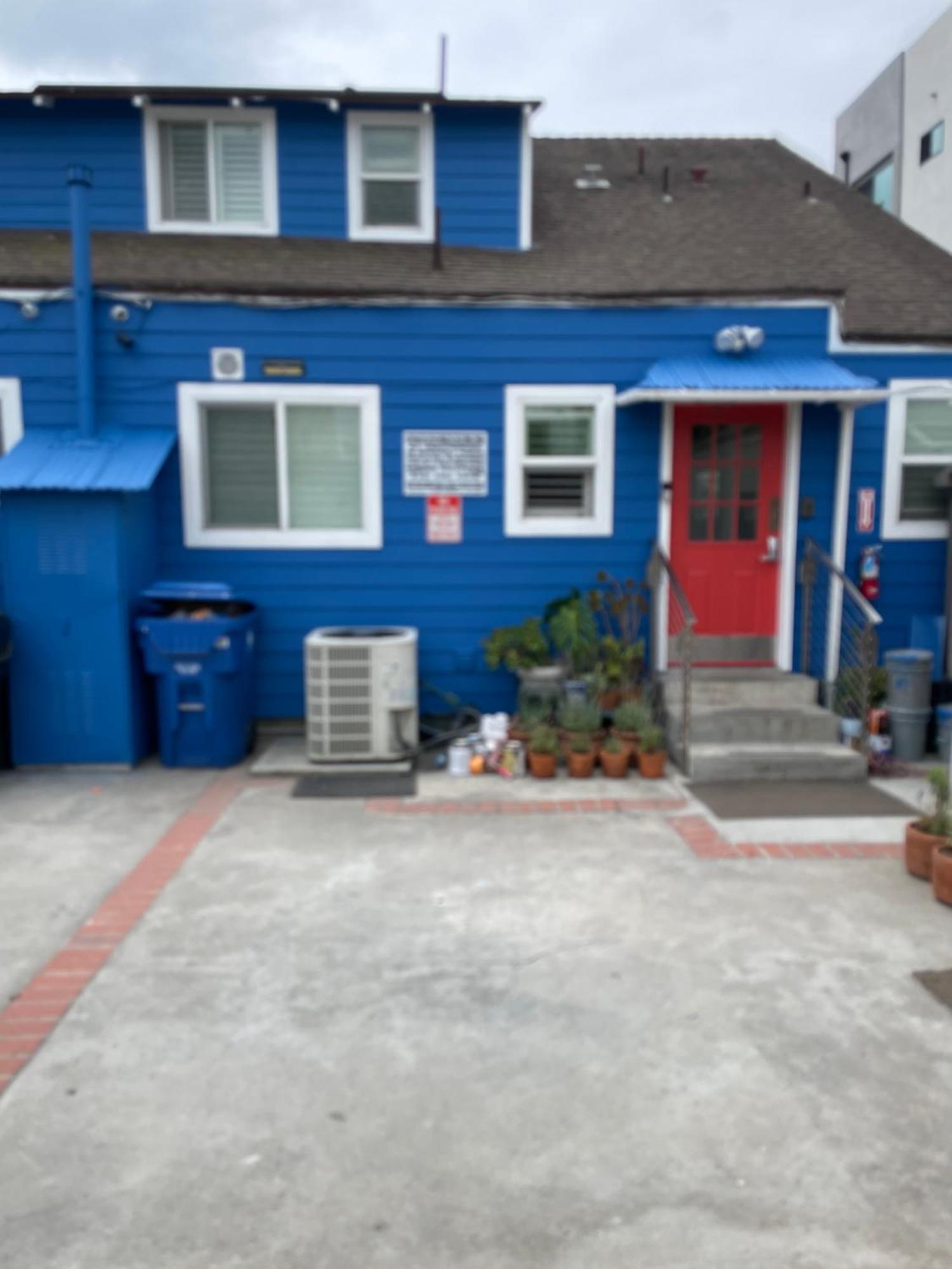 Private Large La Bedroom W Private Full Bathroom Or Half-bathroom - Tv - Ac - Wifi - Private Fridge Near Usc - Exposition Park - Usc Memorial Coliseum - Banc Of California Bmo Stadium - Downtown Angeles Dtla - Of Southern California Us