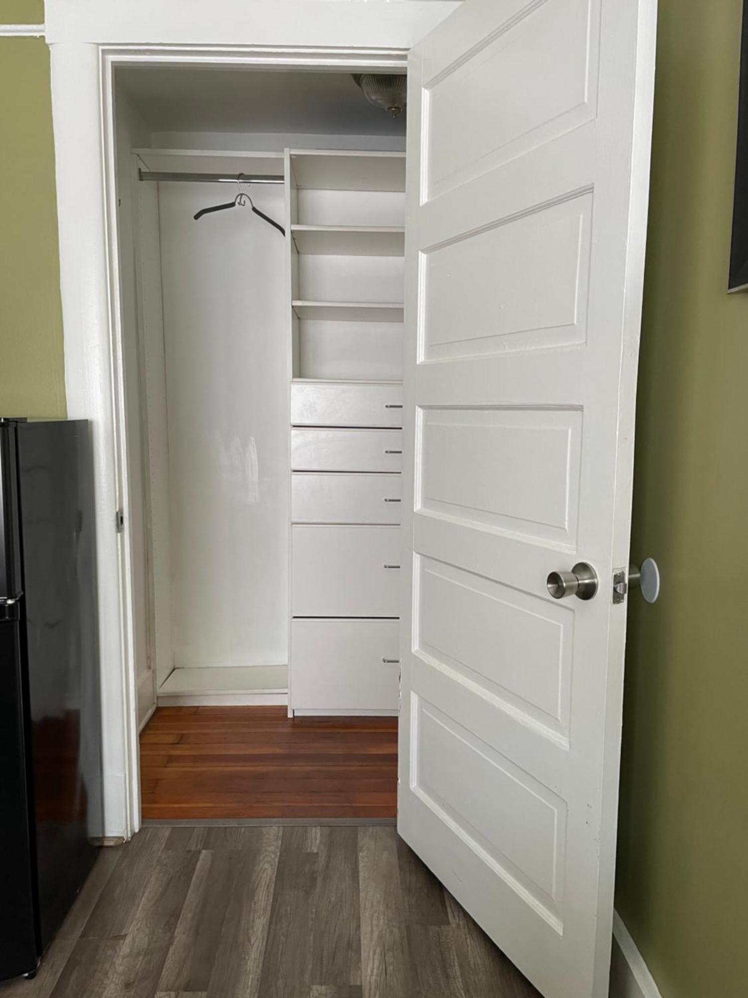 Private Large La Bedroom W Private Full Bathroom Or Half-bathroom - Tv - Ac - Wifi - Private Fridge Near Usc - Exposition Park - Usc Memorial Coliseum - Banc Of California Bmo Stadium - Downtown Angeles Dtla - Of Southern California Us Los Angeles