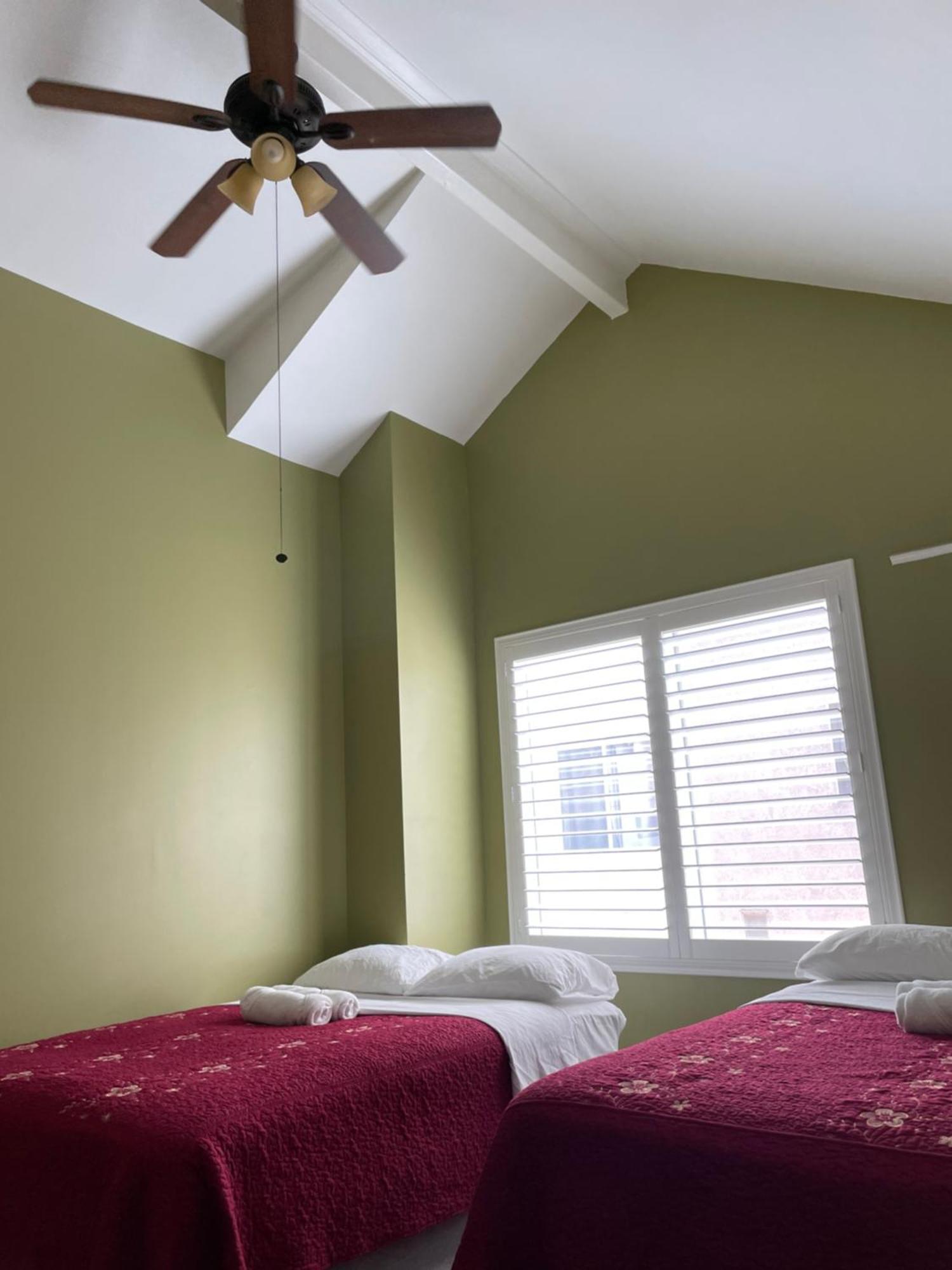 Séjour chez l'habitant Private Large La Bedroom W Private Full Bathroom Or Half-bathroom - Tv - Ac - Wifi - Private Fridge Near Usc - Exposition Park - Usc Memorial Coliseum - Banc Of California Bmo Stadium - Downtown Angeles Dtla - Of Southern California Us *