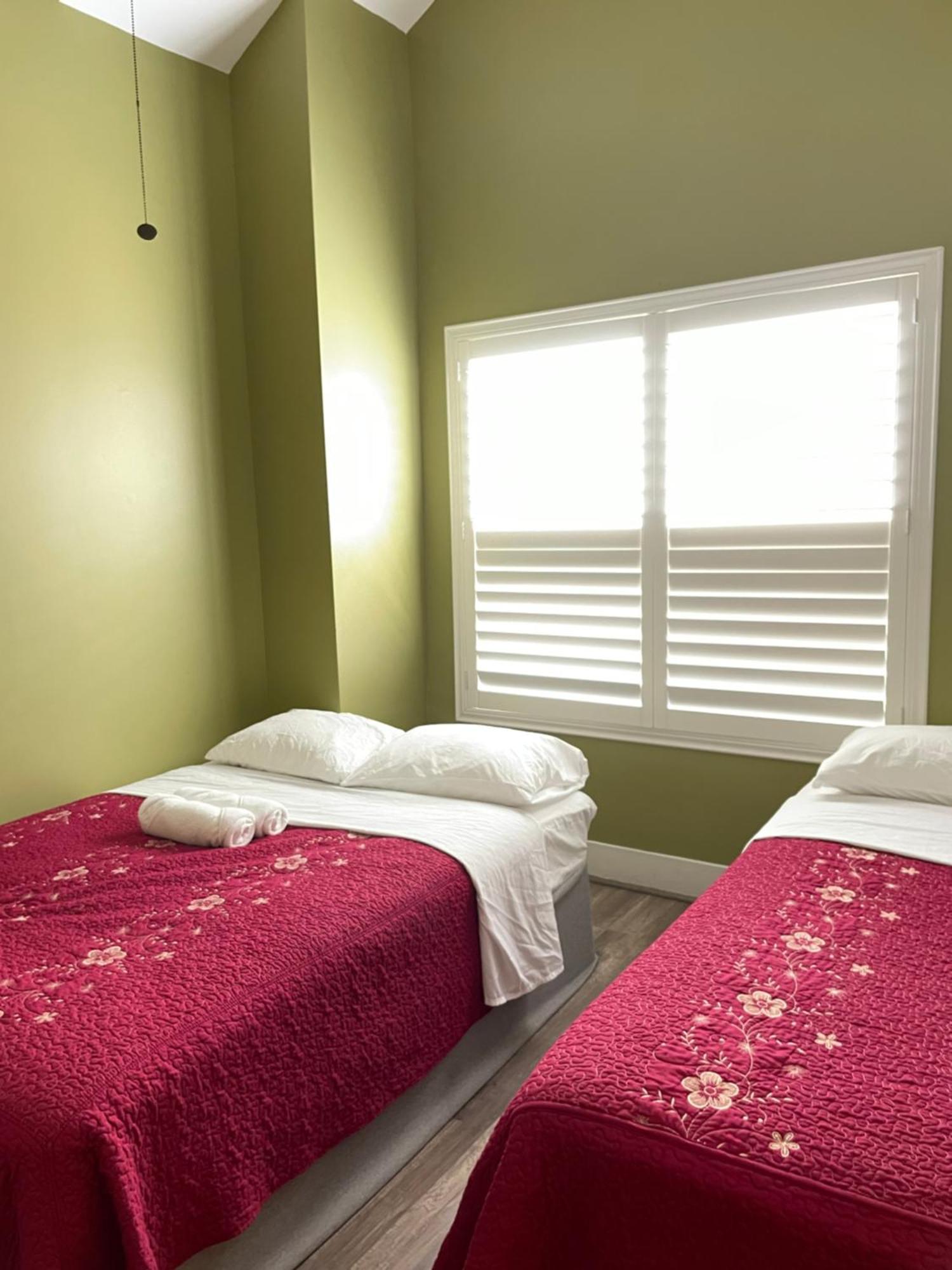 Private Large La Bedroom W Private Full Bathroom Or Half-bathroom - Tv - Ac - Wifi - Private Fridge Near Usc - Exposition Park - Usc Memorial Coliseum - Banc Of California Bmo Stadium - Downtown Angeles Dtla - Of Southern California Us Séjour chez l'habitant