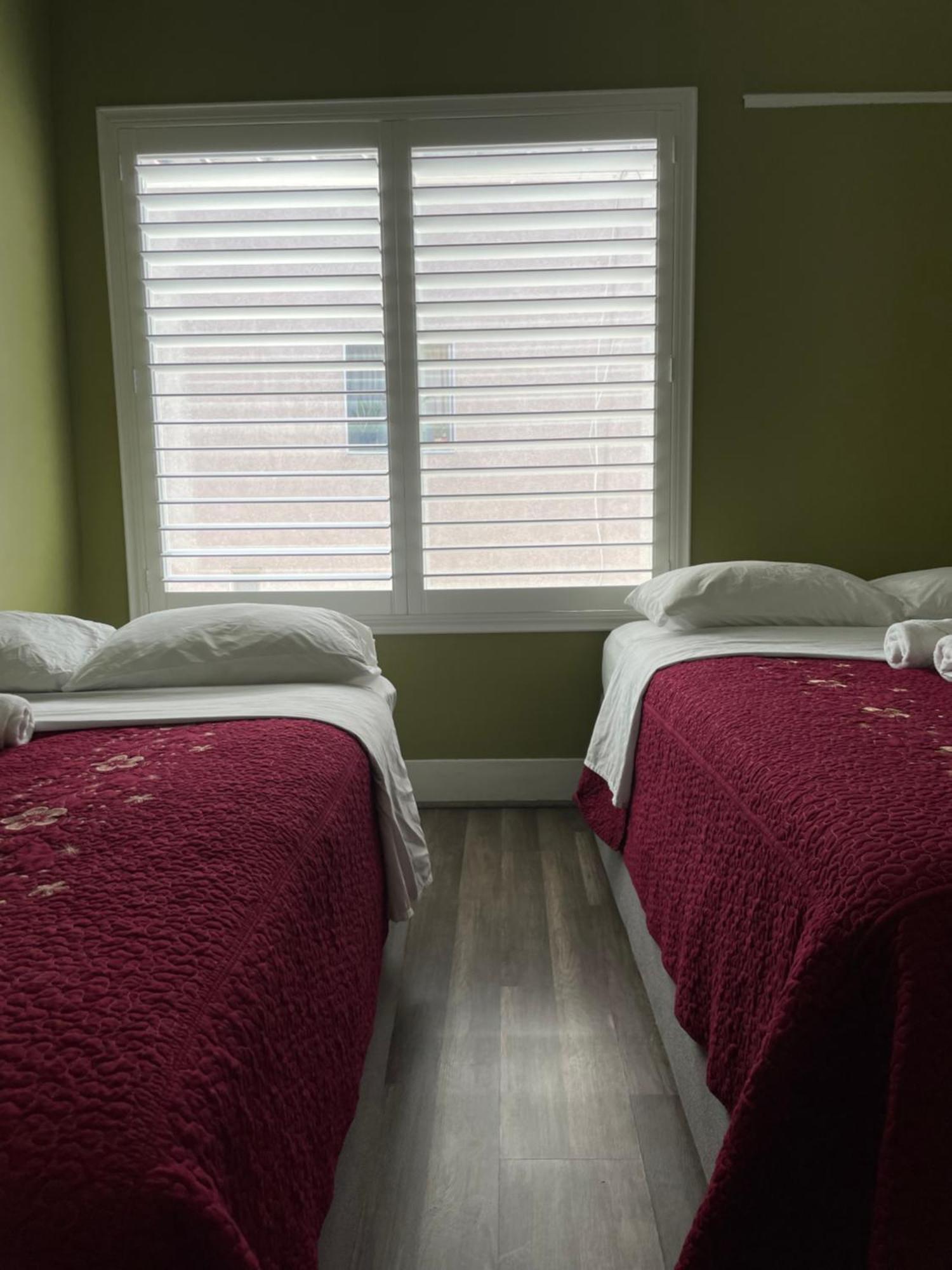 Private Large La Bedroom W Private Full Bathroom Or Half-bathroom - Tv - Ac - Wifi - Private Fridge Near Usc - Exposition Park - Usc Memorial Coliseum - Banc Of California Bmo Stadium - Downtown Angeles Dtla - Of Southern California Us Séjour chez l'habitant Los Angeles